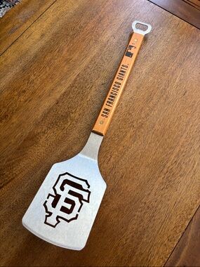San Francisco Giants Metal Spatula with Wooden Handle and Team Cutout